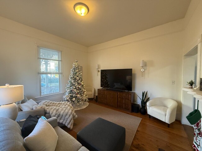 Photo - 605 Harrison St