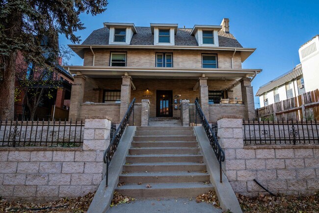 849 N Washington