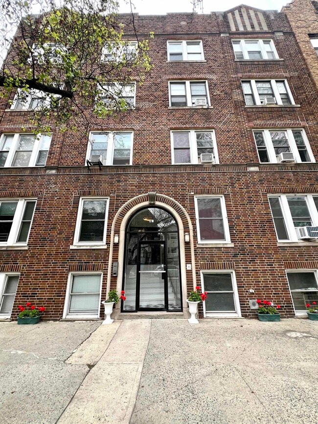 Building Photo - 57 Corbin Ave Unit 45