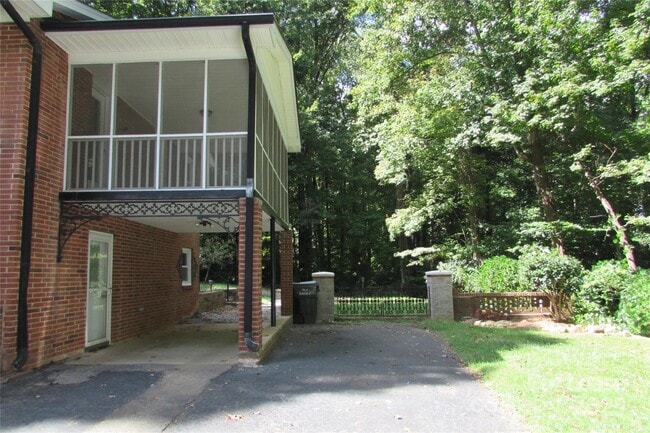 Photo - 501 Dunham Rd