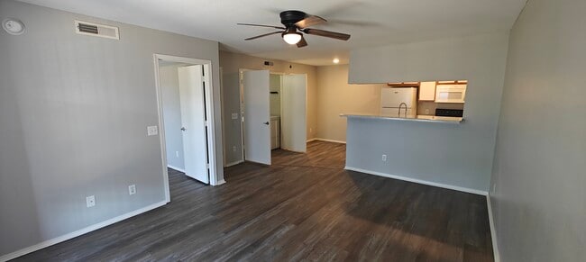 1 BR,1BR 850 sq ft