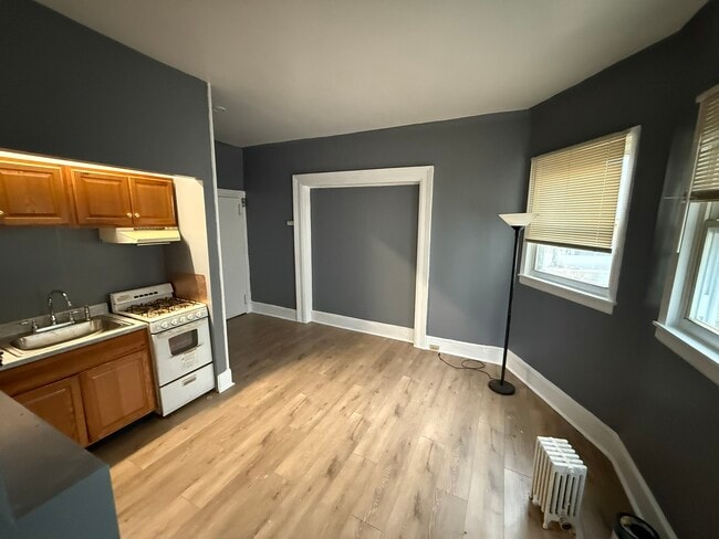 Building Photo - 31 Union St Unit 2