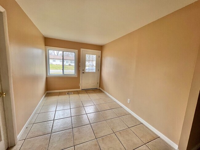 Photo - Move in special, free application! Cute Ho...