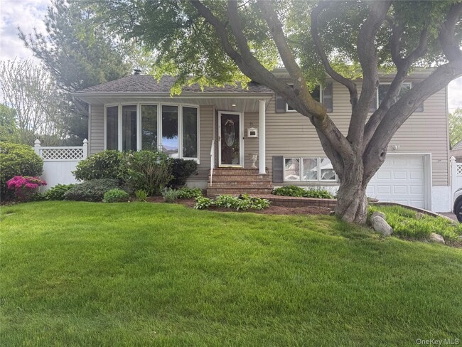 Building Photo - 11 Syosset Cir