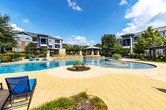 The Oaks at Techridge apartments — community photo