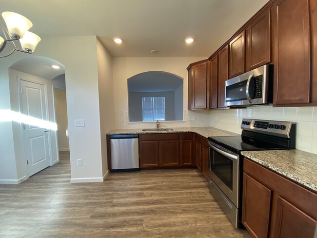 Room in Townhome on Johns Walk Way