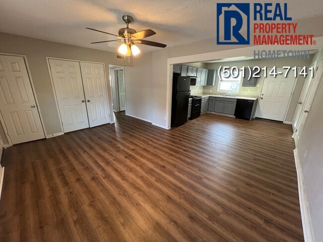 Photo - 300 N Bailey-