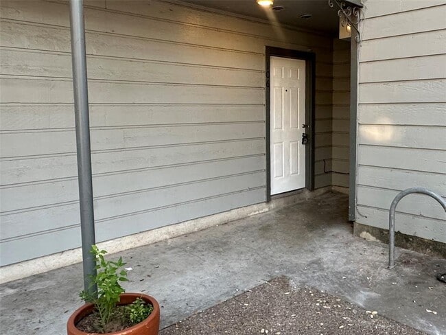 Photo - 803 W 28th St Unit 106