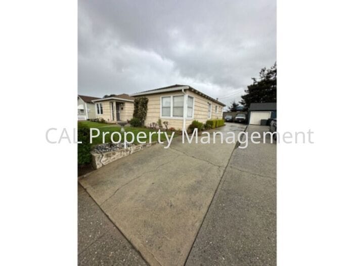 Photo - Welcome Home to one-bedroom one-bathroom duplex in Salinas, CA!