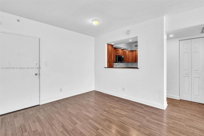 Photo - 5600 Collins Ave Unidad 10J
