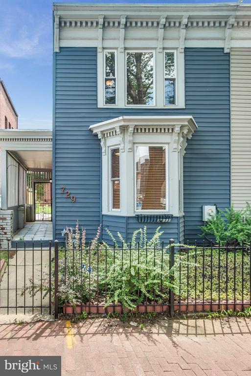 Building Photo - 729 10th St NE Rental