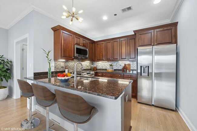 Building Photo - 2811 N Bell Ave