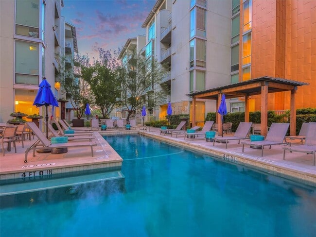 Building Photo - 1600 Barton Springs Rd Unit 4306