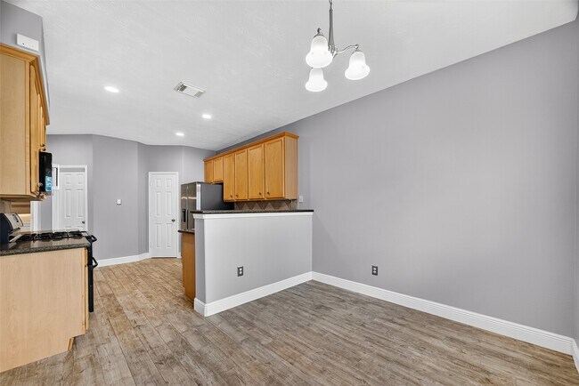 Building Photo - 1408 S Friendswood Dr Unit 903