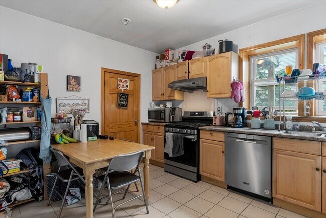 Photo - 72 Empire St Unit #1