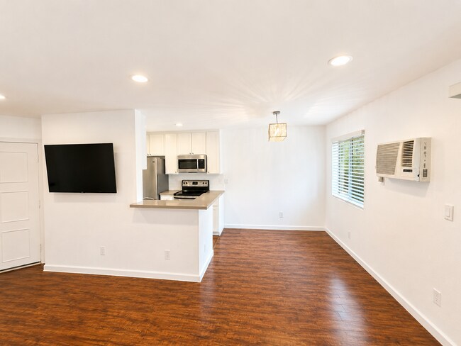 Photo - 1351 N Orange Dr Unit 109