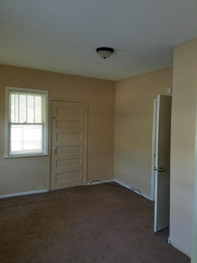 Building Photo - Great home for rent in convenient location