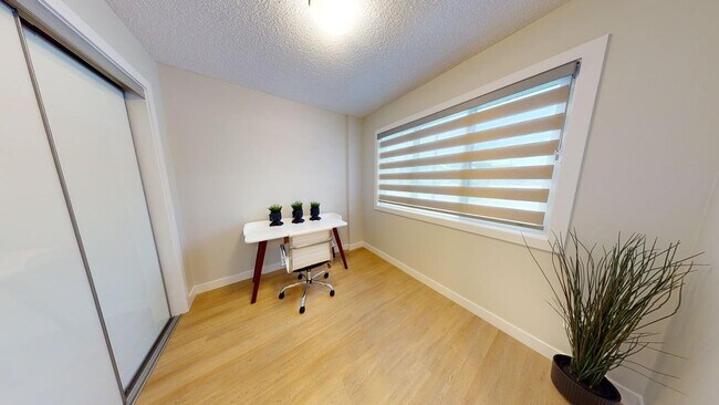 Photo - 2035-2035 Chalmers Way SW Unit 120 / S