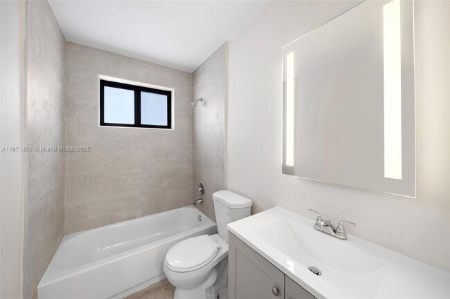 Building Photo - 1310 W 29th St Unit 31 Rental