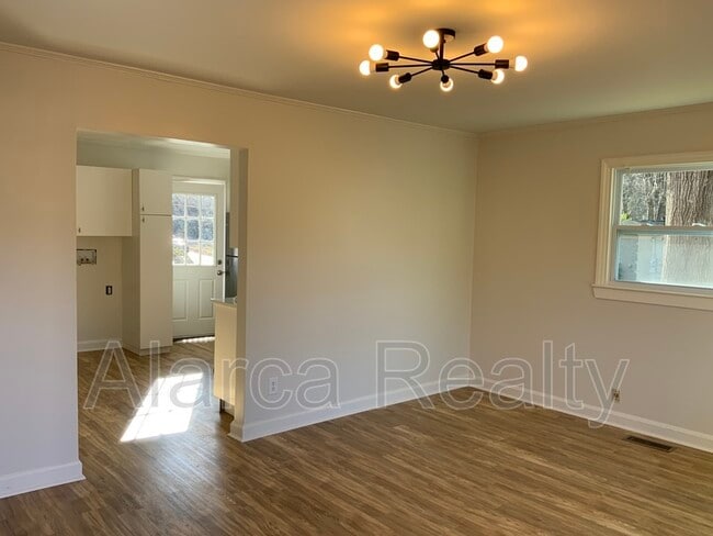 Photo - 3633 Carlyle Dr