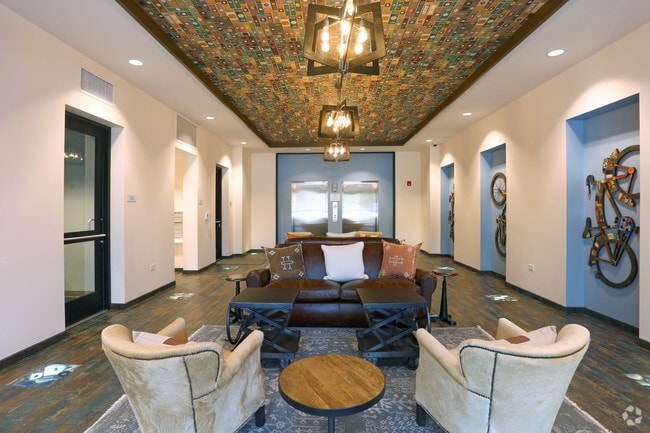 Photo - 1323 W Morse Ave