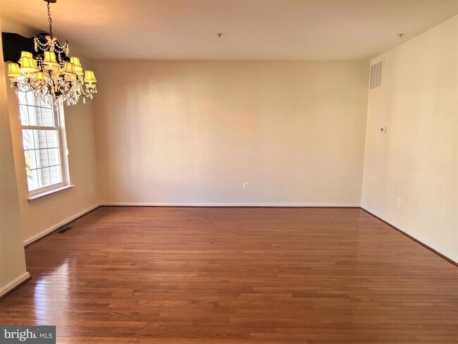 Photo - 164 Tilden Way