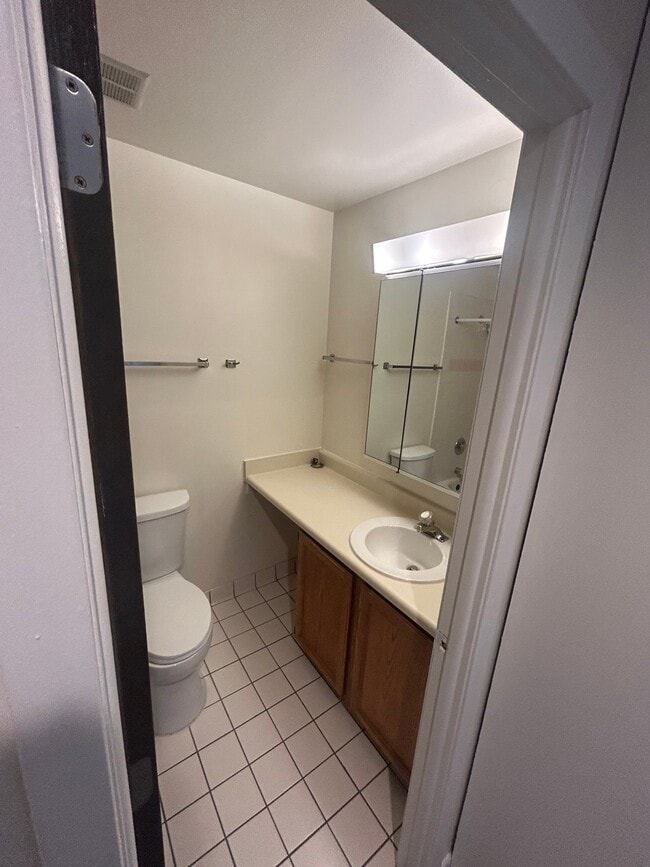 Photo - 5750 Abbey Dr Unit 5750-2G