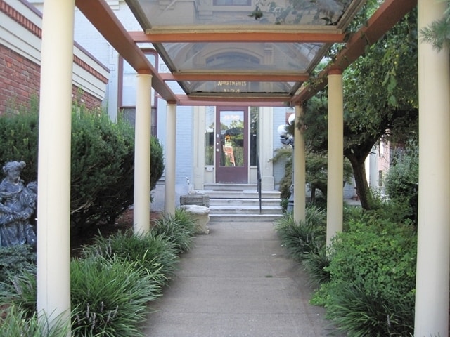 Entrance to 1124 - 1128 S. 3rd