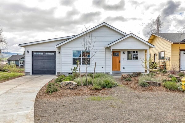 Photo - 303 Gangnes Dr