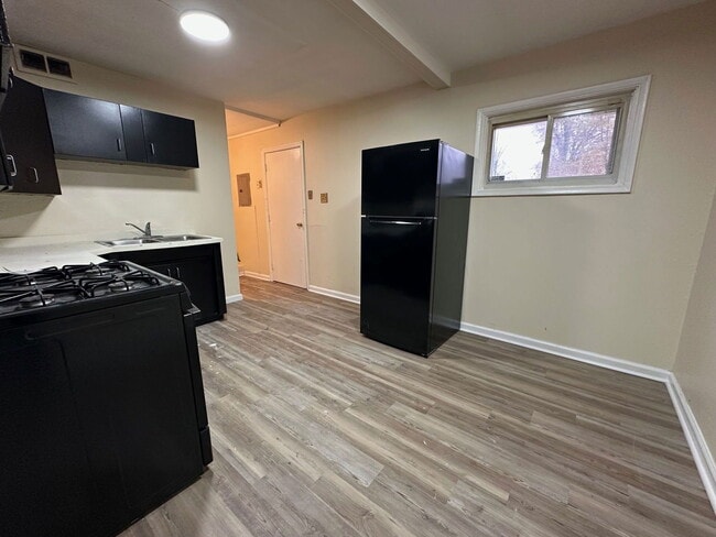 Photo - 13 W Adams Dr