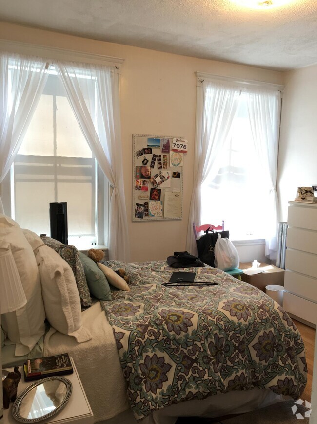 Building Photo - 1677 Beacon St Unit 2 Rental