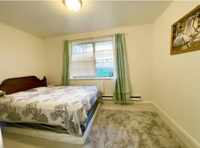 Building Photo - 36-05 215th Pl