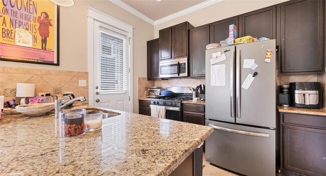 Photo - 507 W N Loop Blvd