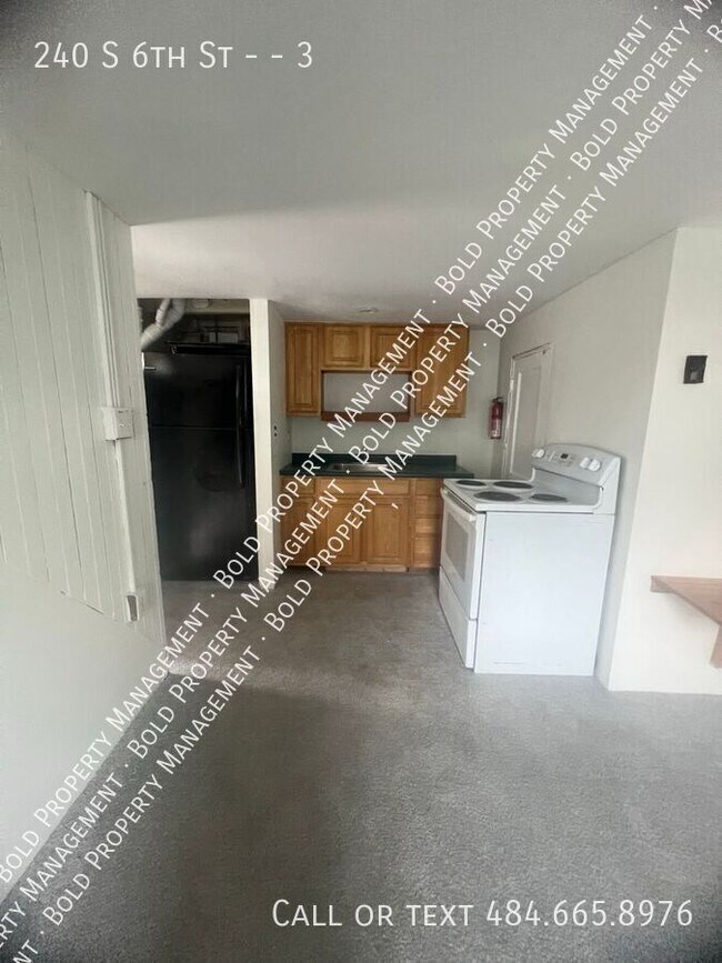 Photo - 240 S 6th St Unit 3