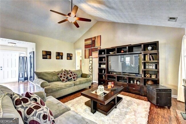 Photo - 3940 Piper Glen Dr NE
