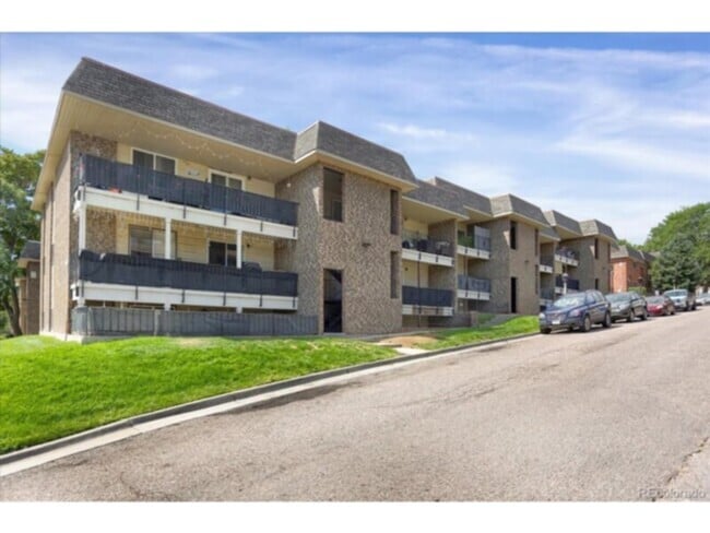 Building Photo - 4603 S Lowell Blvd Unit C Rental