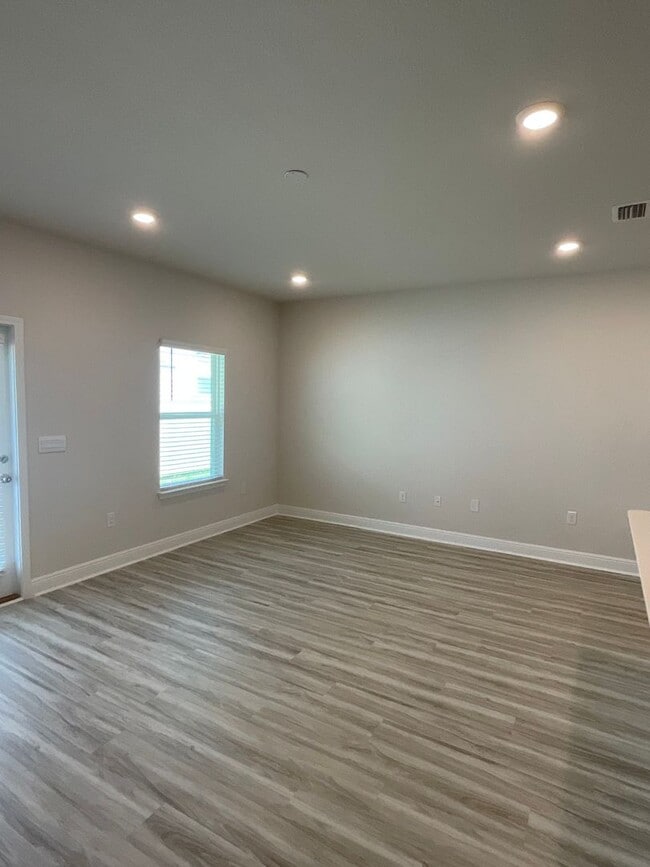 Photo - Spacious 3-Bedroom Townhouse