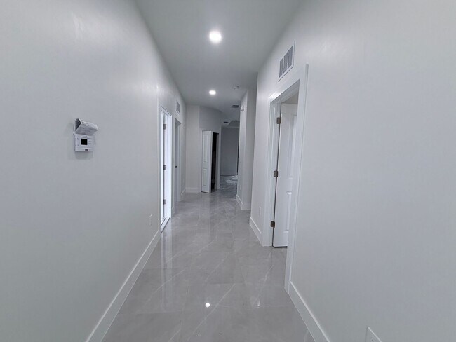 Photo - 4545-4547 28th St SW Unidad 4545 28th St SW