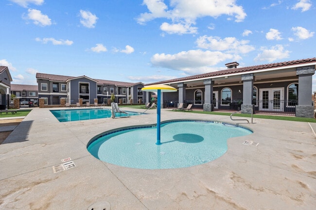 Building Photo - DISTRICT AT PELLICANO