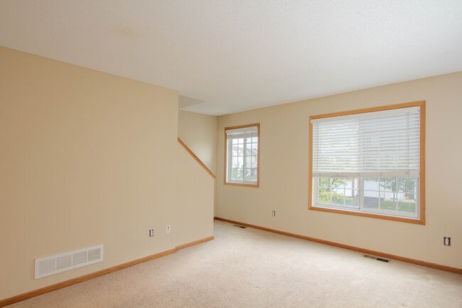 Photo - 2 Bed / 2 Bath Updated Town Home Hugo, MN ...