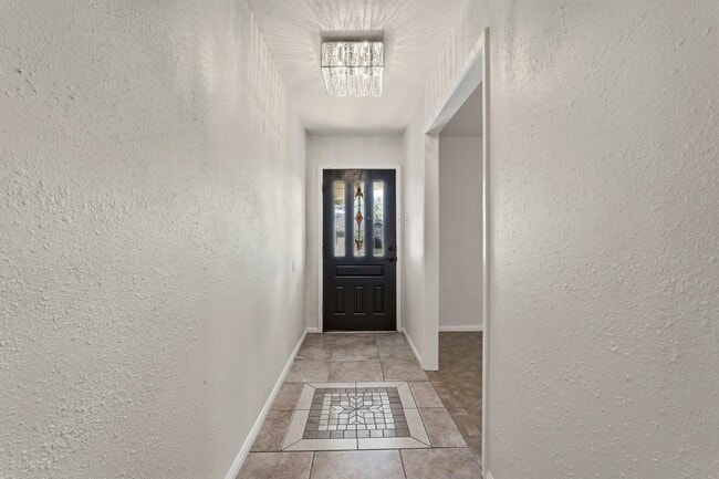 Photo - 2518 Henderson Ln