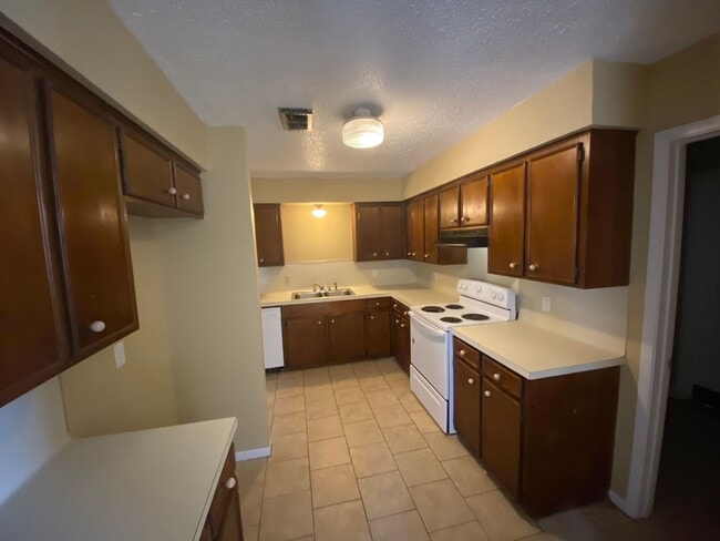 Photo - Nice 4 bdrm home in Flour Bluff area