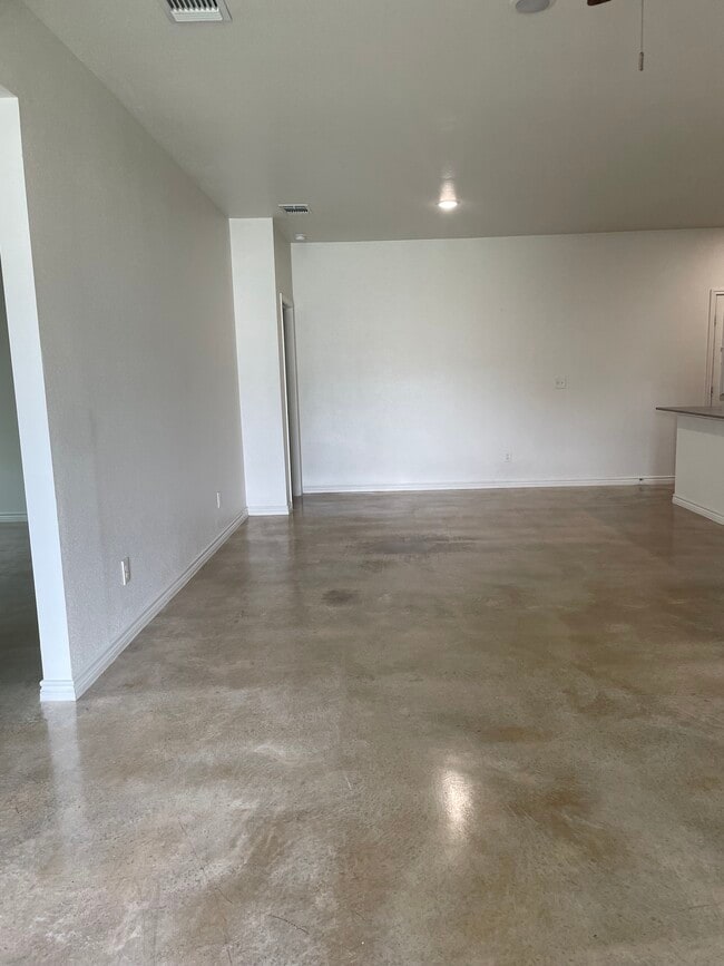 Photo - 1800 Emma Naylor Ct