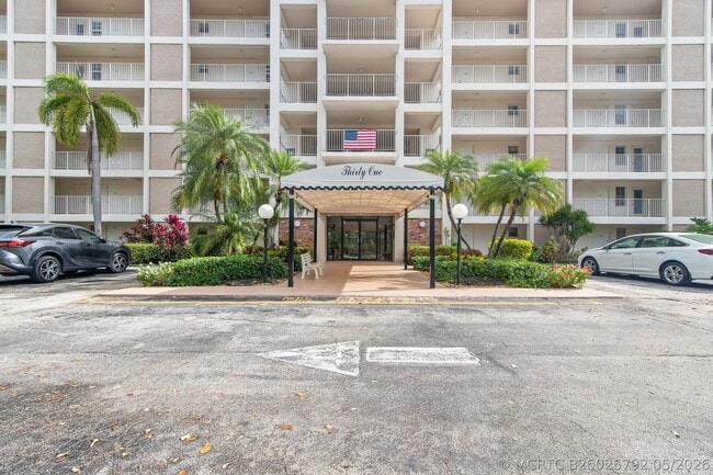 Building Photo - 2901 S Palm Aire Dr Unit 501