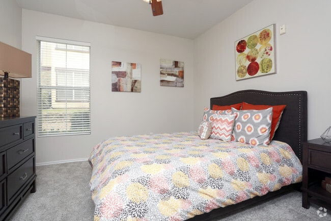 2BR,2BA-1030sft