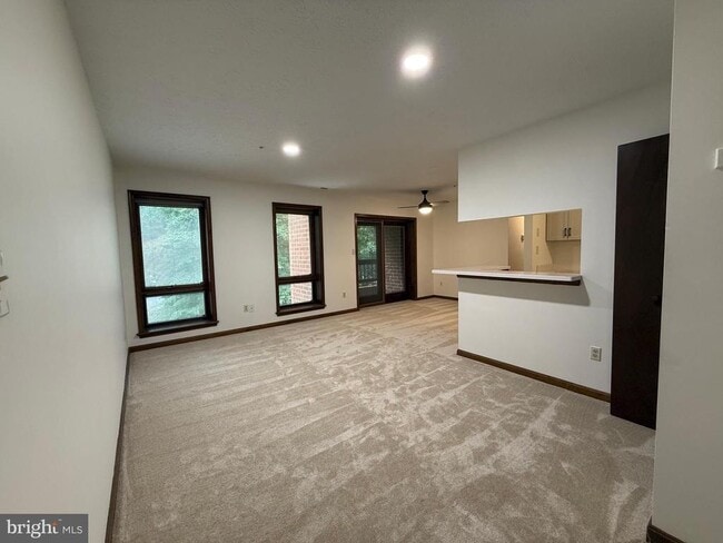 Building Photo - 44790 Locust Ridge Ct Unit 9B