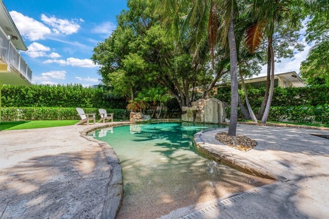 Photo - 235 W Seaview Cir