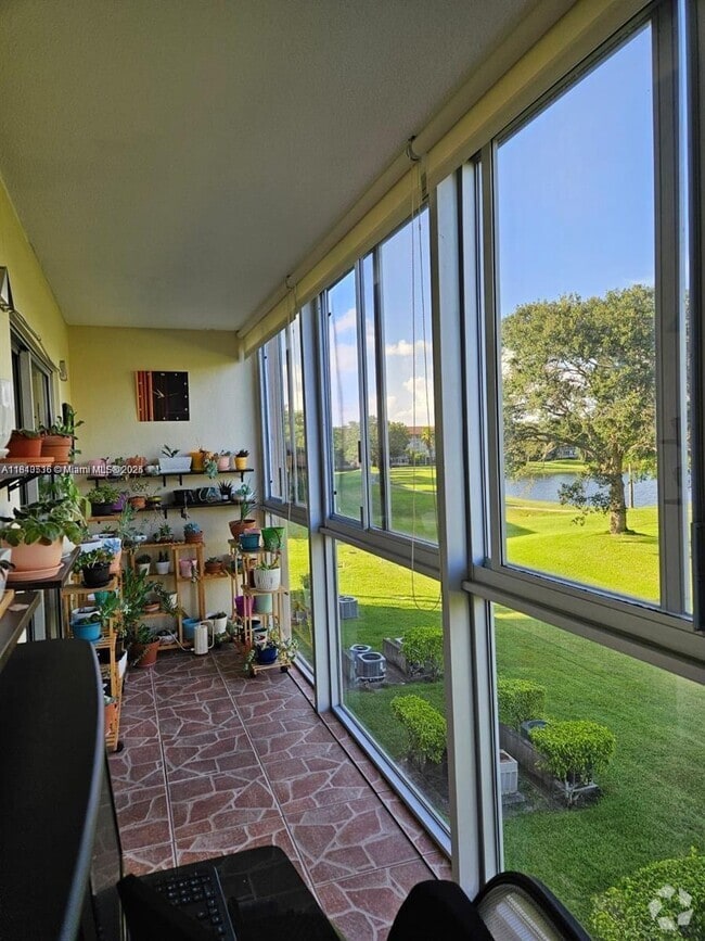 Building Photo - 551 SW 135th Ave Unit 305B Rental