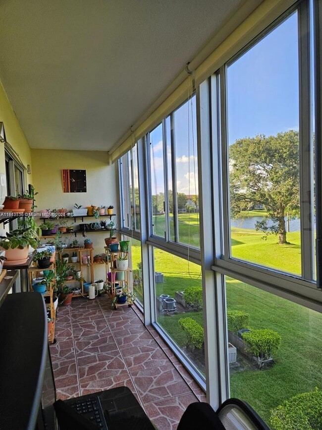 Building Photo - 551 SW 135th Ave Unit 305B Rental