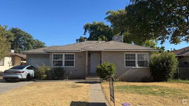 Building Photo - 1235 W Griffith Way Rental
